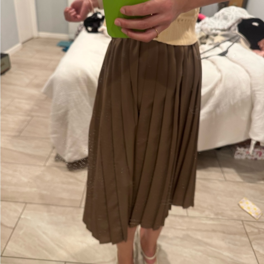 Elegant vintage Brown Pleated Skirt size 14 very stretchy and true to size - Picture 3 of 7